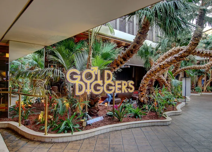 Laughlin HotelsGolden Nugget